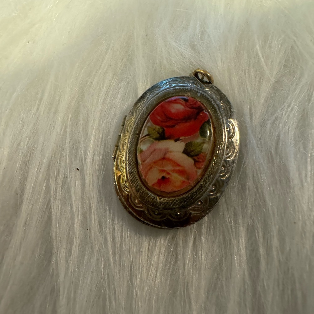 Vintage Locket - Picture 1 of 4